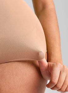 Close-up of the shapewear leg against the body